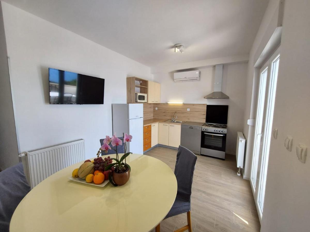 Apartmani Cvita Omis Luaran gambar
